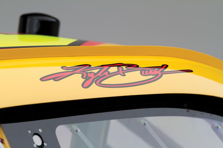  Toyota Camry Kyle Busch #18 NASCAR Race Car 2011 года  (фото 19 из 26)